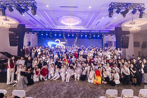 Chương trình kỷ niệm 25 năm ngày thành lập Đội Văn nghệ Xung kích UEH - “Tinh hoa - Hội tụ - Tỏa sáng”
